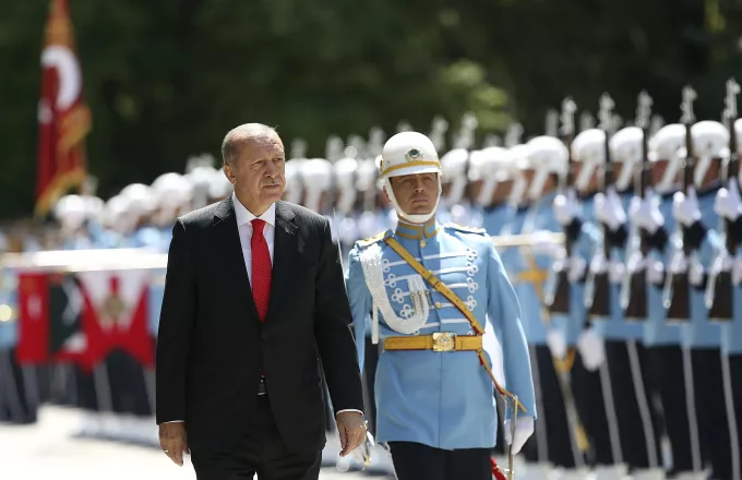 Η Τουρκία απέλυσε 18.600 δημόσιους υπαλλήλους λίγο πριν ορκιστεί ο Ερντογάν