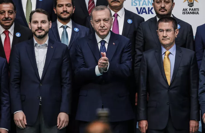 Η Fitch «βύθισε» το αξιόχρεο της Τουρκίας ακόμα πιο βαθιά στα «σκουπίδια»