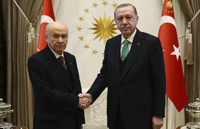 Προεκλογική συμμαχία με τους Εθνικιστές ετοιμάζεται να σφραγίσει ο Ερντογάν