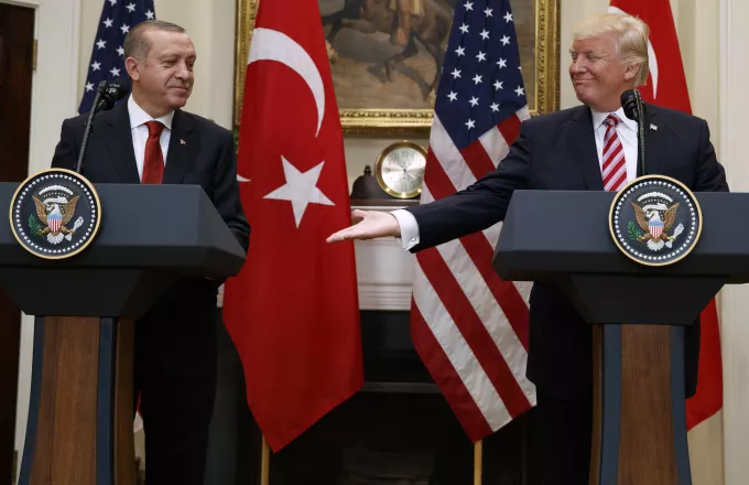 Βαθαίνει η κόντρα ΗΠΑ - Τουρκίας με την Άγκυρα να διαψεύδει τον Λευκό Οίκο