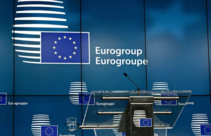 Με το βλέμμα στα τρία προαπαιτούμενα συνεδριάζει τη Δευτέρα το Eurogroup