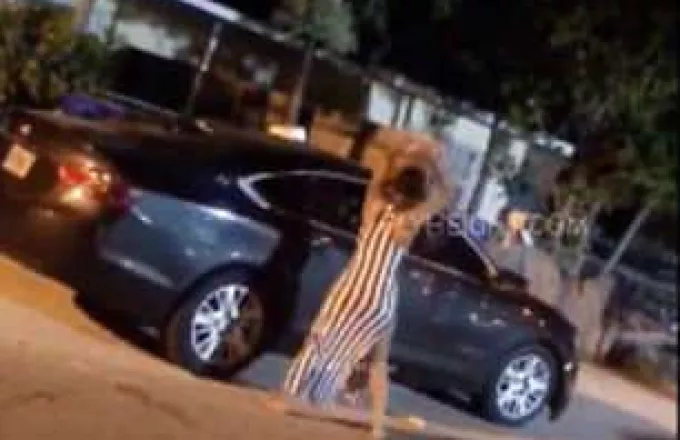 Απατημένη σύντροφος βάζει φωτιά στο αυτοκίνητο του αγοριού της (βίντεο)