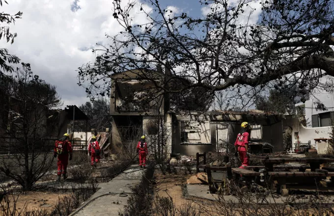 ΔΕΔΔΗΕ: Εντός τριών ημερών θα έχουν ρεύμα τα περισσότερα σπίτια που σώθηκαν