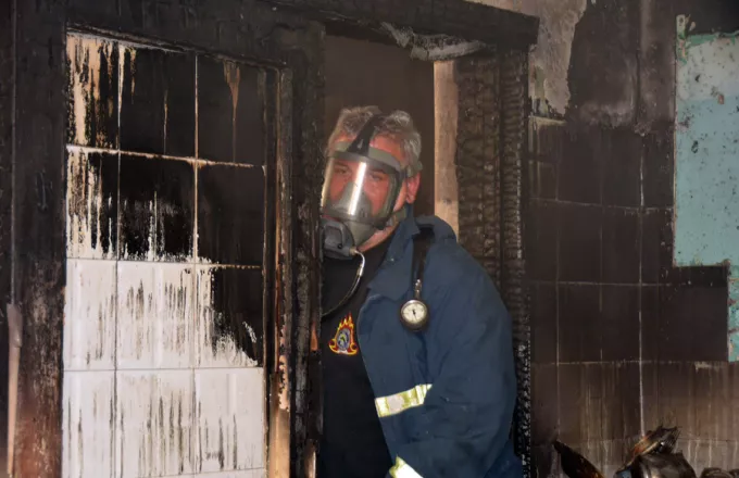 Φωτιά σε ξενοδοχείο στην Χαλκοκονδύλη, ένα άτομο διακομίστηκε σε νοσοκομείο