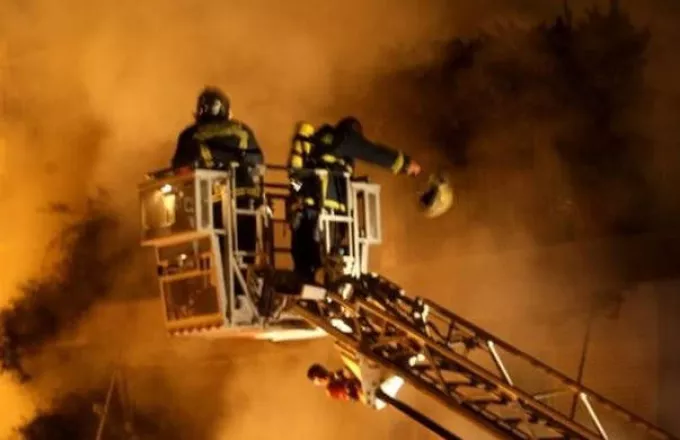 Πανικός το βράδυ από πυρκαγιά σε διαμέρισμα στο Μαρούσι 