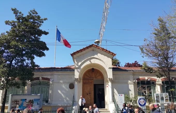 Η Γαλλία κλείνει την πρεσβεία και το προξενείο της στην Τουρκία λόγω φόβων για επίθεση