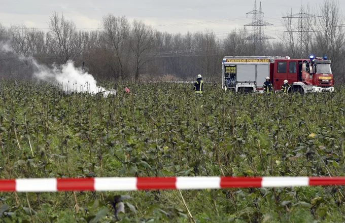Τέσσερις νεκροί από τη σύγκρουση αεροπλάνου με ελικόπτερο στη Γερμανία