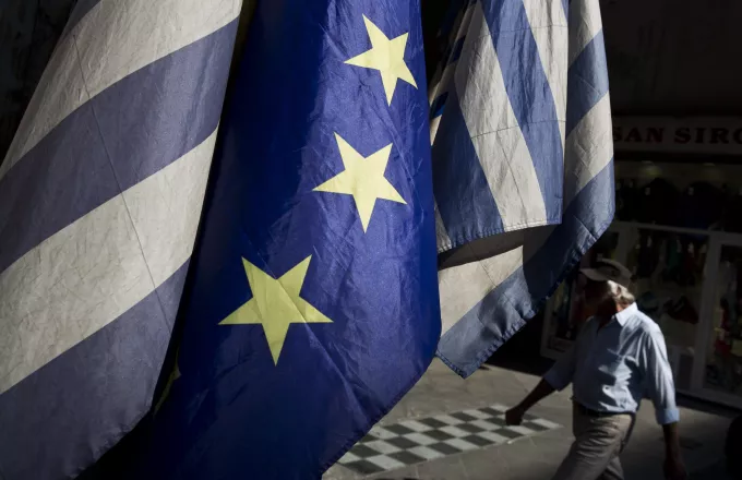 Die Welt: Ελάφρυνση του ελληνικού χρέους κατά 100 δισ. ευρώ ζητάει το ΔΝΤ 