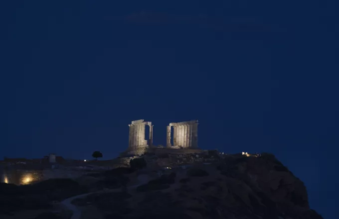 Διχασμένοι οι Έλληνες για τα Μνημόνια ενόψει της ολοκλήρωσης του τρίτου