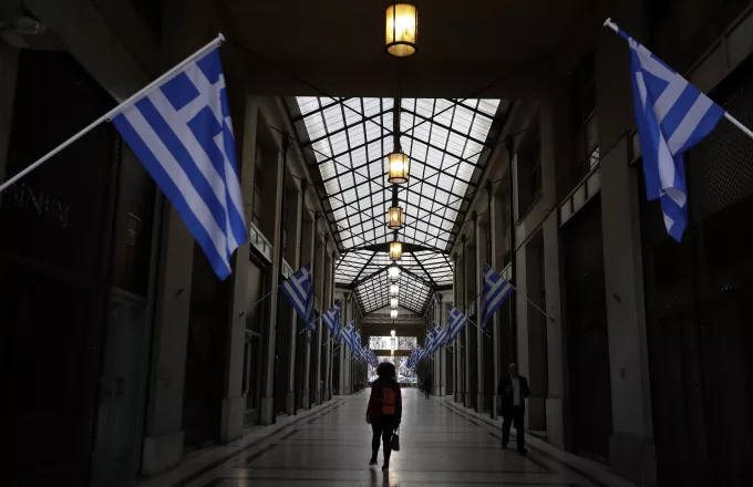 Λιγότεροι από τους μισούς Έλληνες βλέπουν θετικά την συμμετοχή στην ΕΕ