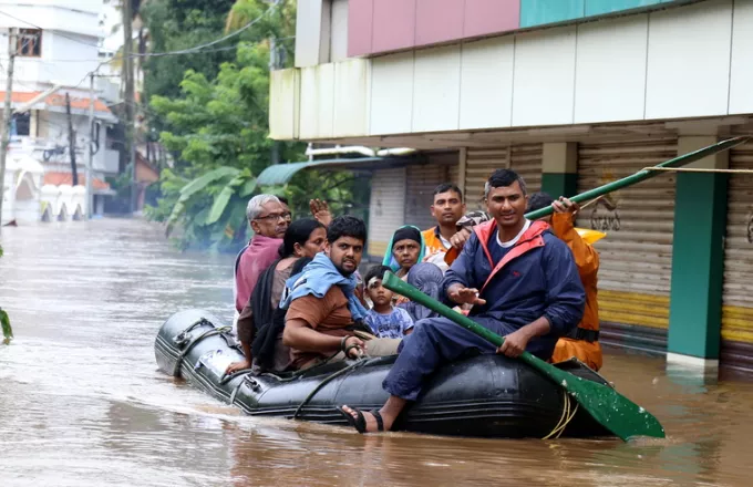 Ινδία: Ο απολογισμός από τις πλημμύρες στην Κεράλα ανήλθε στους 324 νεκρούς