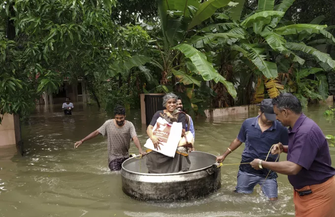 Πάνω από 80 οι νεκροί από καταστροφικές πλημμύρες στην Ινδία