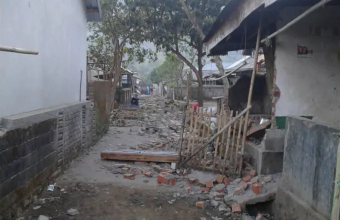 Τουλάχιστον 14 νεκροί από σεισμό 6,4 βαθμών στην Ινδονησία