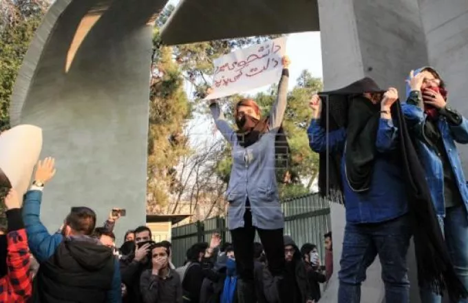 Ιράν: Τουλάχιστον 10 νεκροί από τις διαδηλώσεις της Κυριακής (upd)