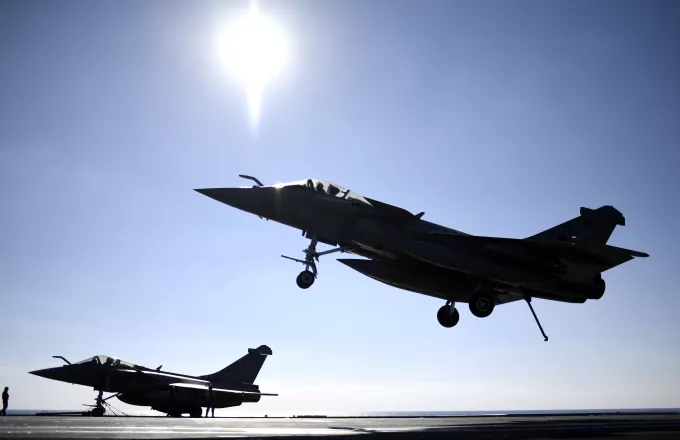 Αεροπορικές επιδρομές κατά του ISIS στη Συρία εξαπέλυσε το Ιράκ