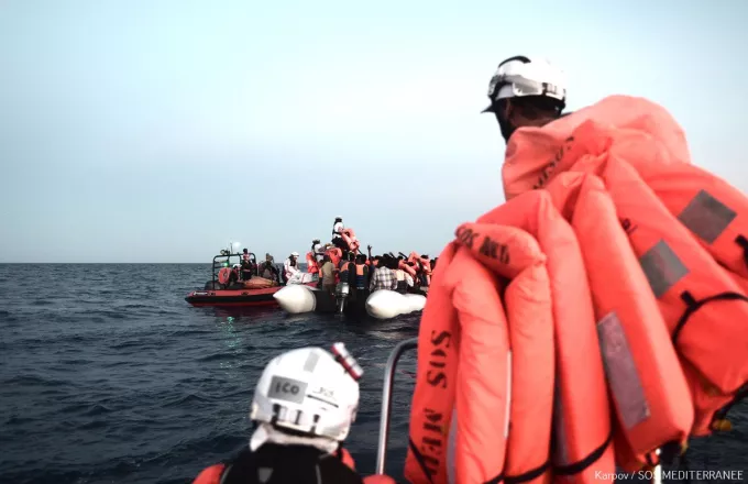 Η Ιταλία δεν επιτρέπει σε πλοίο με πρόσφυγες να δέσει στα λιμάνια της