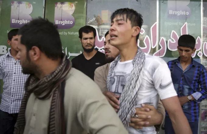 «Τουλάχιστον 30» νεκροί από επίθεση σε σιιτικό τέμενος στην Καμπούλ