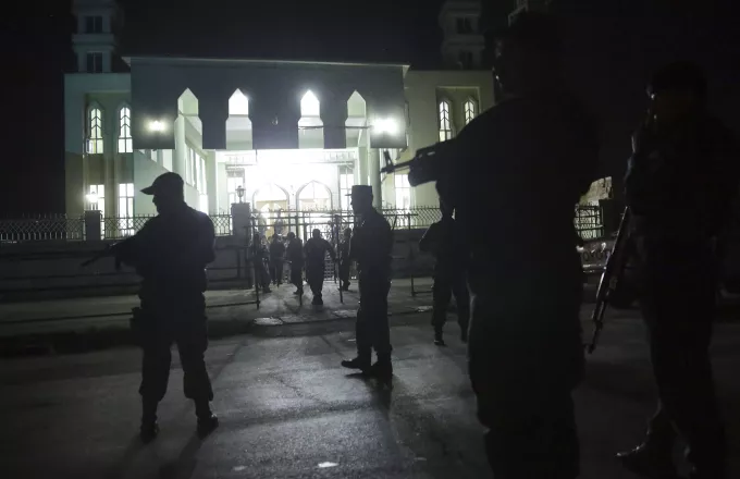 Μακελειό με τουλάχιστον 35 νεκρούς στην Καμπούλ από χτύπημα καμικάζι