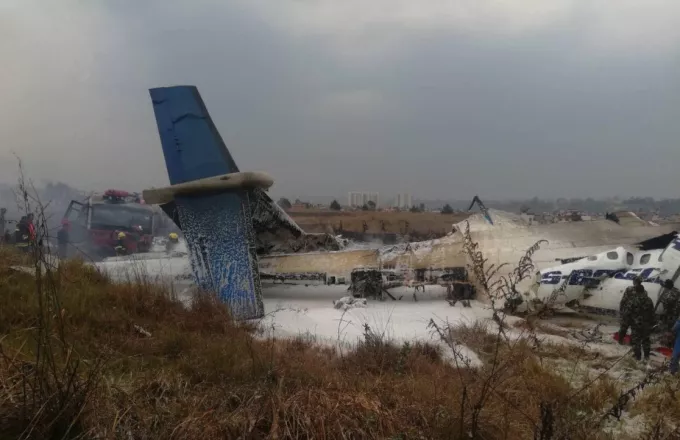 Τουλάχιστον 49 νεκροί από τη συντριβή επιβατικού αεροσκάφους στο Νεπάλ