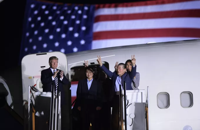 Έφτασαν στις ΗΠΑ οι τρεις Αμερικανοί που απελευθερώθηκαν από την Β. Κορέα