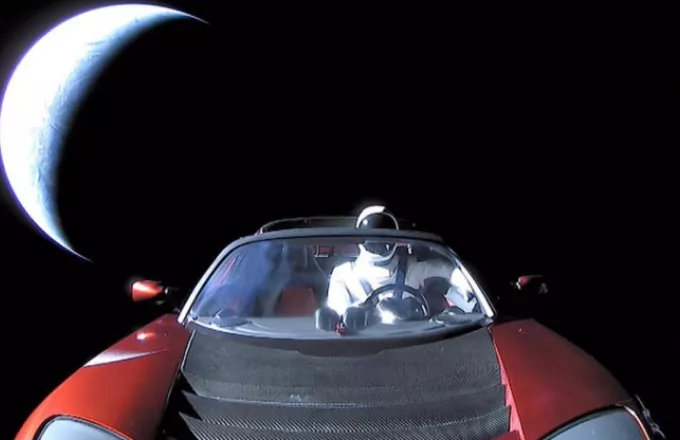 Ο Starman με το Tesla Roadster άλλαξε πορεία (...)