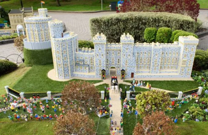 Ο πύργος του Ουίνδσορ και ο βασιλικός γάμος σε μακέτα από τη Lego (βίντεο) 