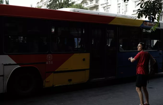 Ρουβίκωνας: Μπογιές στο τουρκ. προξενείο - Πήγαν με λεωφορείο οι αναρχικοί!