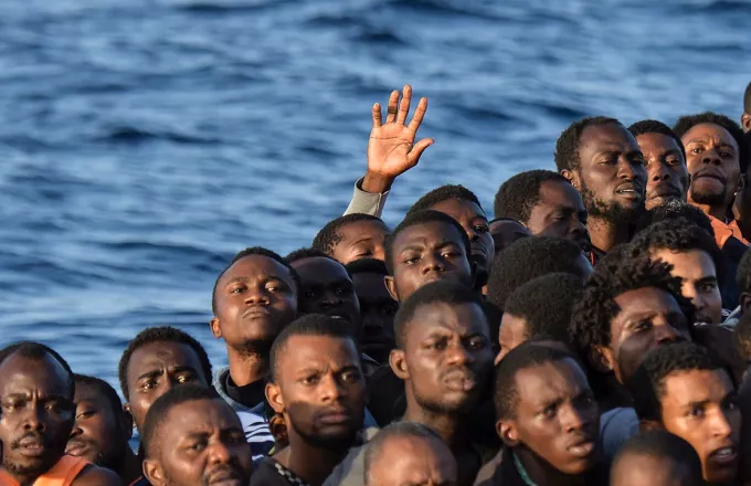 Σχεδόν 9.000 μετανάστες επαναπατρίστηκαν από τη Λιβύη 