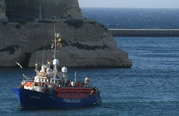 Στο λιμάνι της Βαλέτας έφτασε το πλοίο Lifeline με 233 πρόσφυγες 