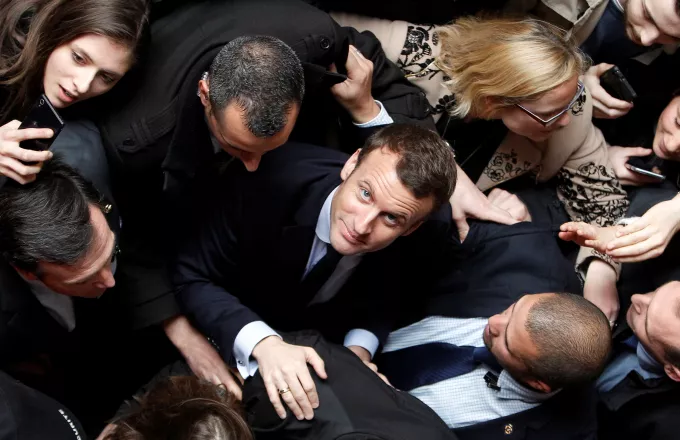 Γαλλία: 9 κεντροδεξιοί γερουσιαστές ανακοίνωσαν ότι στηρίζουν τον Μακρόν