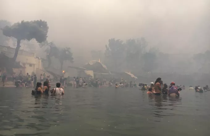 Φωτογραφικό ντοκουμέντο από την πυρκαγιά: Ζήσαμε την κόλαση και τον θάνατο