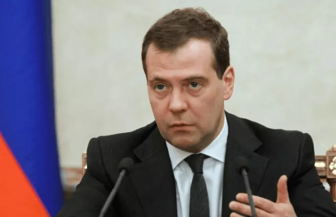Μεντβέντεφ: Θα θεωρήσουμε οικονομικό πόλεμο κλιμάκωση κυρώσεων από τη Δύση 