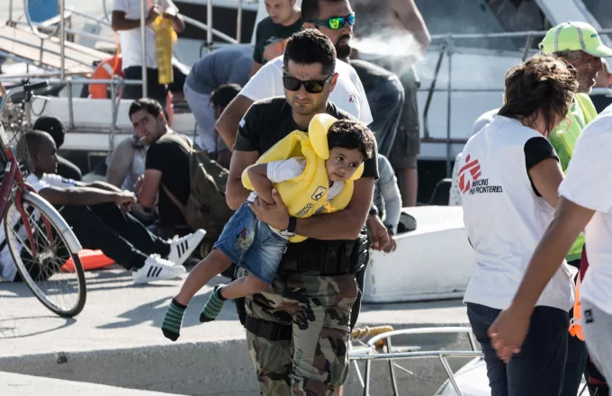 Εκατό πρόσφυγες και μετανάστες διασώθηκαν στο Αιγαίο ανήμερα του Πάσχα