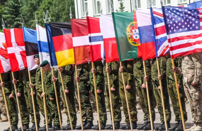 Κοντά στην κορυφή των αμυντικών δαπανών του NATO η Ελλάδα και το 2017