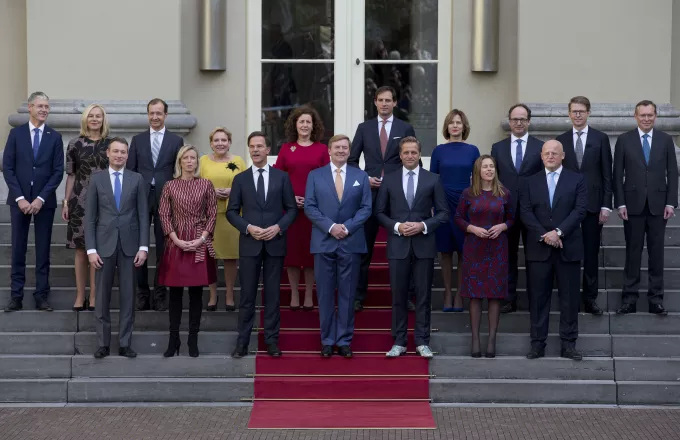 Ορκίστηκε η κυβέρνηση της Ολλανδίας, αποχωρεί από το ΥΠΟΙΚ ο Ντάισελμπλουμ