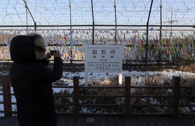 Η Πιονγκγιάνγκ αποκαθιστά το διακορεατικό δίαυλο επικοινωνίας με τη Σεούλ