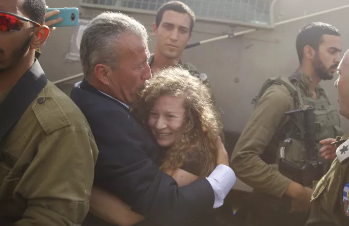 Ελεύθερη η νεαρή Παλαιστίνια που χαστούκισε ισραηλινό στρατιώτη
