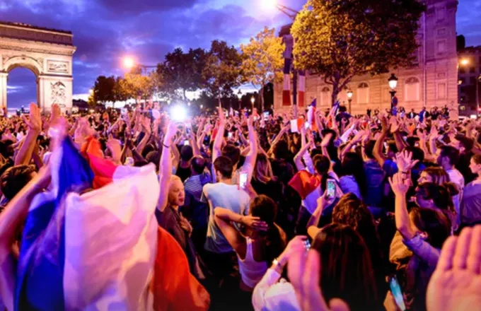 «Κάηκε» το Παρίσι με τη πρόκριση της Γαλλίας στον τελικό του Μουντιάλ