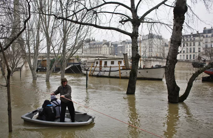 Απομάκρυνση κατοίκων στο Παρίσι λόγω Σηκουάνα