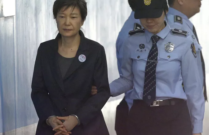 Τριάντα χρόνια φυλακή ζητούν οι εισαγγελείς για την πρώην πρόεδρο της Ν. Κορέας
