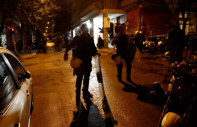 Νέες επιθέσεις στο σπίτι του Αλέκου Φλαμπουράρη και τα γραφεία του ΠΑΣΟΚ