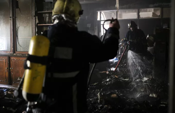 Δύο άνθρωποι νεκροί από πυρκαγιές σε Νίκαια και Περιστέρι