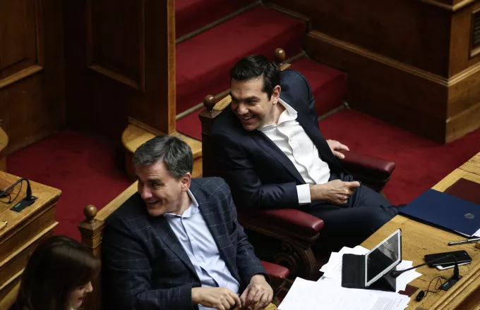 «Αυταπάτη ότι η Ελλάδα θα σπάσει τα δεσμά των δανειστών»