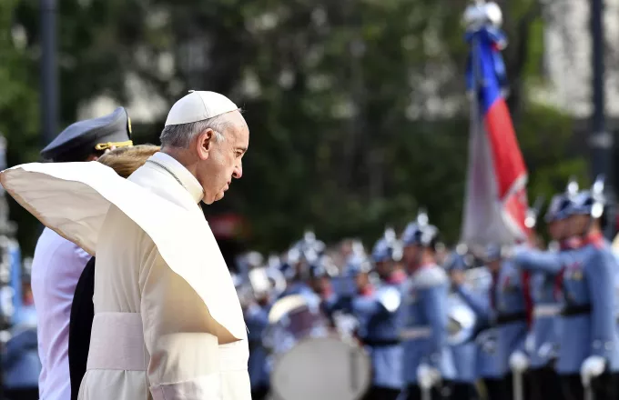 Πάπας: Νιώθω ντροπή για τα εκκλησιαστικά σκάνδαλα παιδεραστίας στη Χιλή