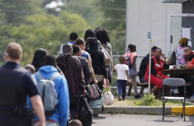 Τραμπ: Γιατί πρέπει να υποδεχόμαστε μετανάστες από «κράτη απόπατους»;