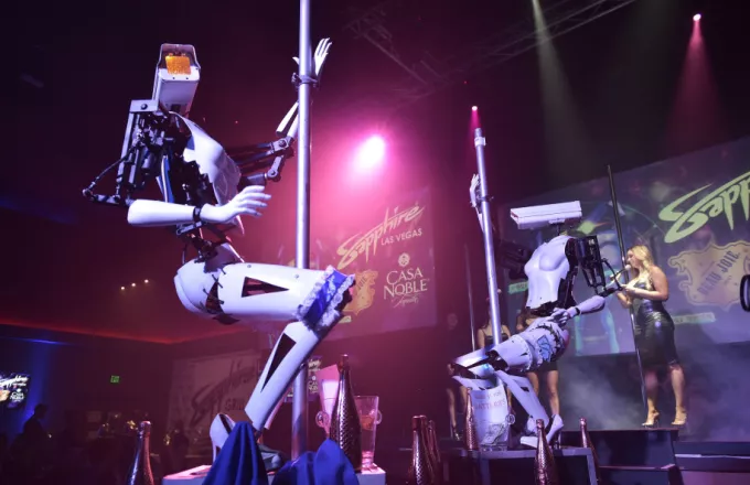 Pole dancing από το μέλλον: Ρομπότ-στρίπερ «έπιασαν δουλειά» στο Λας Βέγκας