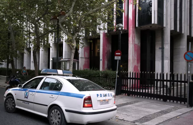 Το video της επίθεσης του Ρουβίκωνα στο Υπουργείο Εξωτερικών 