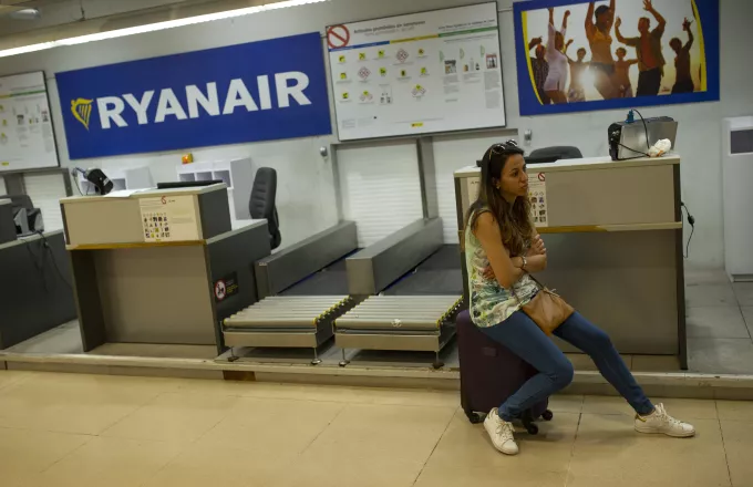 Τέλος στη δωρεάν χειραποσκευή βάζει η Ryanair