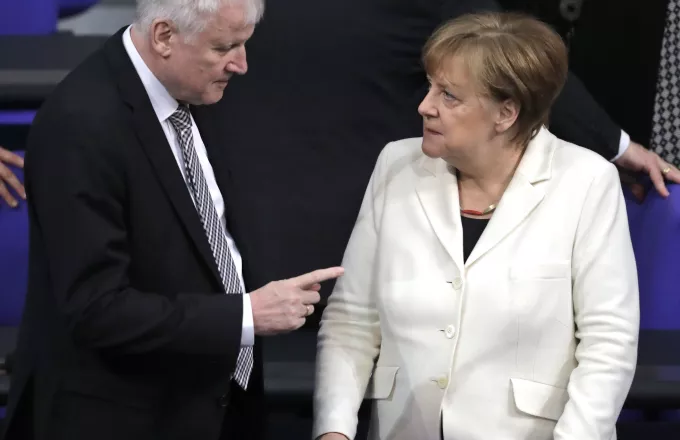 Εταίρος της Μέρκελ ζητά να σταματήσει η «αλαζονεία» της ΕΕ κατά του Όρμπαν