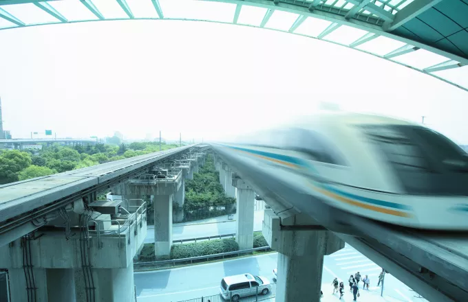 Το νέο σιδηροδρομικό δίκτυο της Κίνας «κοντράρει» τον ισημερινό της Γης